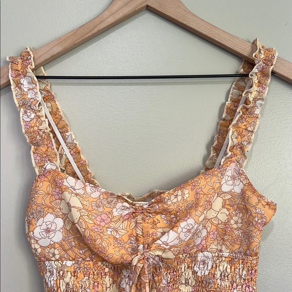 Le lis Floral Smocked Shirred Crop Top Size Small - Picture 2 of 5